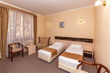 Первой категории с двуспальной кроватью или двумя односпальными в Гостинице Ива